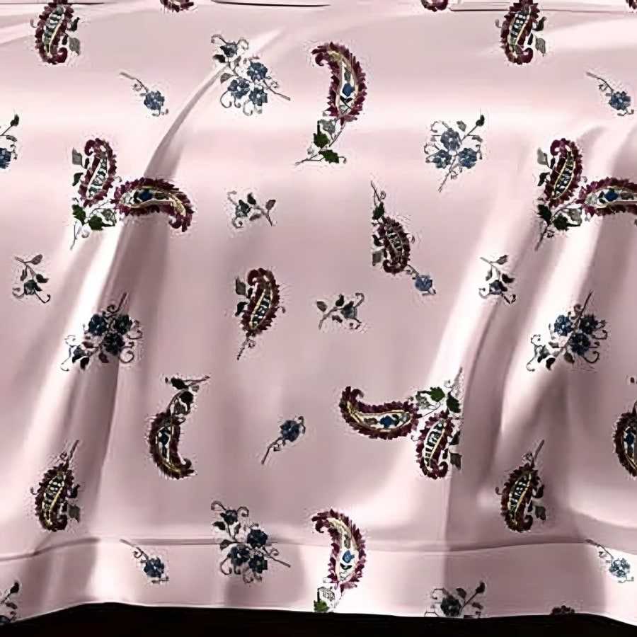 Close-up of the paisley buti print in Maroon on blush (AN-04)