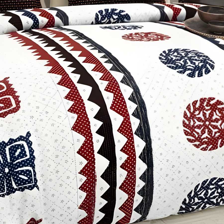 Close-up of the triangle medallion print in Navy (GP-03)