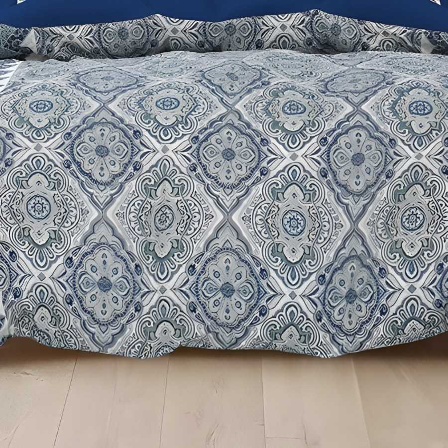 Close-up of the damask medallion print in Blue (RZ-02)