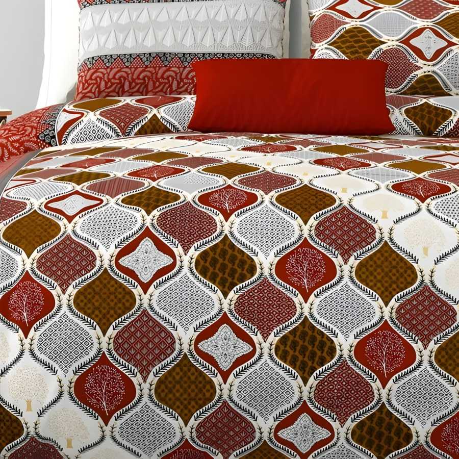 Close-up of the lantern ogee print in Rust & red (RZ-24)