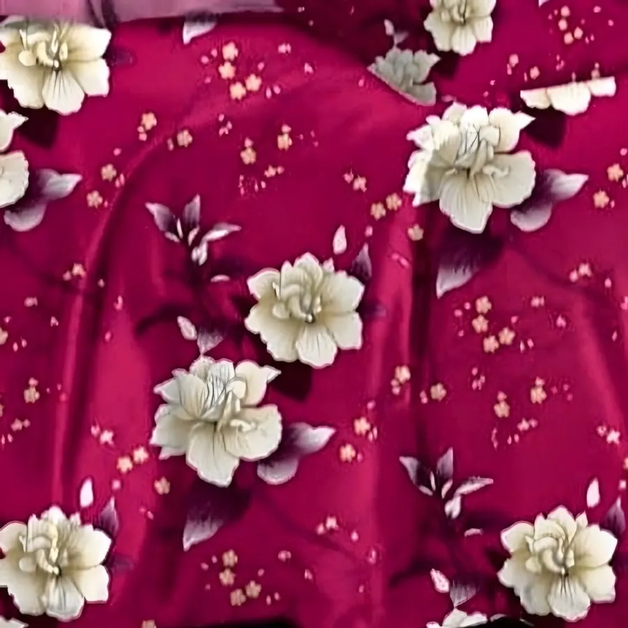Close-up of the magenta bloom print in Magenta (SM-07)